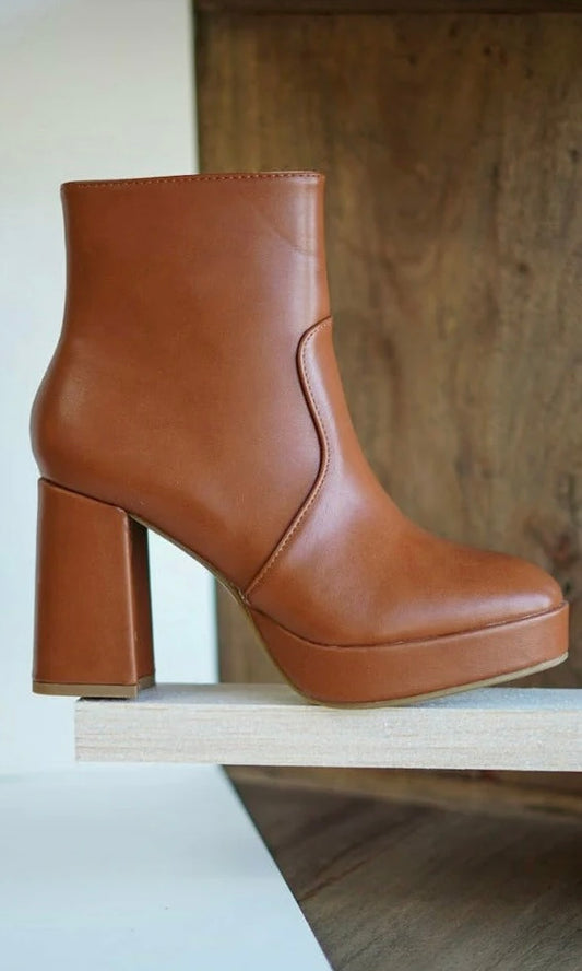 STHEFANY TAN BOOTS