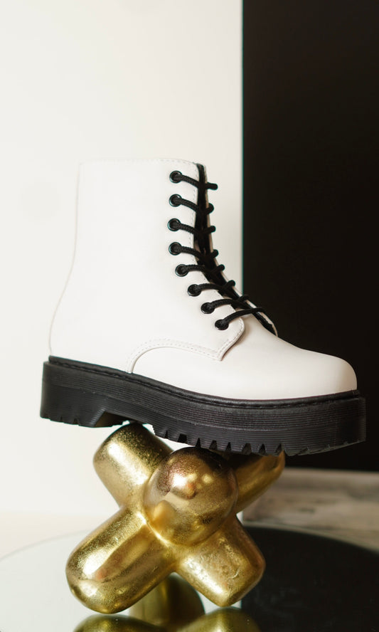 ANNY WHITE PLATFORM BOOTS