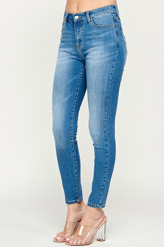 LORELY MID RISE JEANS