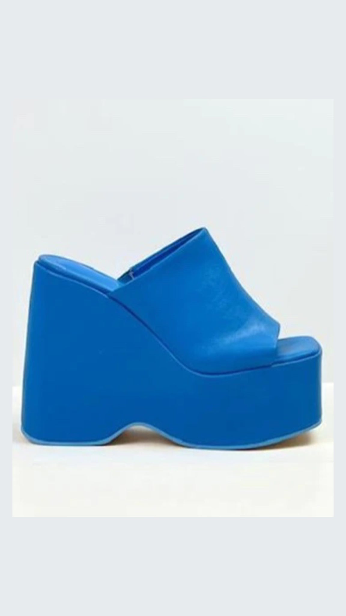 MILDRE BLUE SANDALS