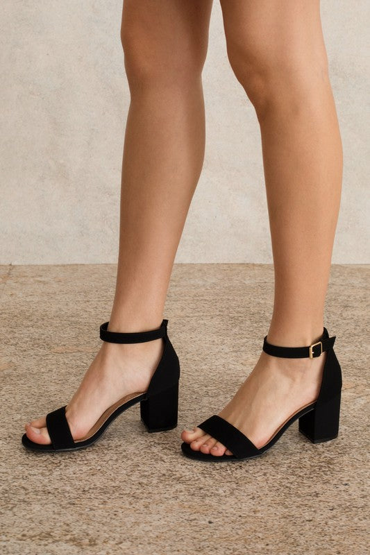 DELIA BLACK SANDALS